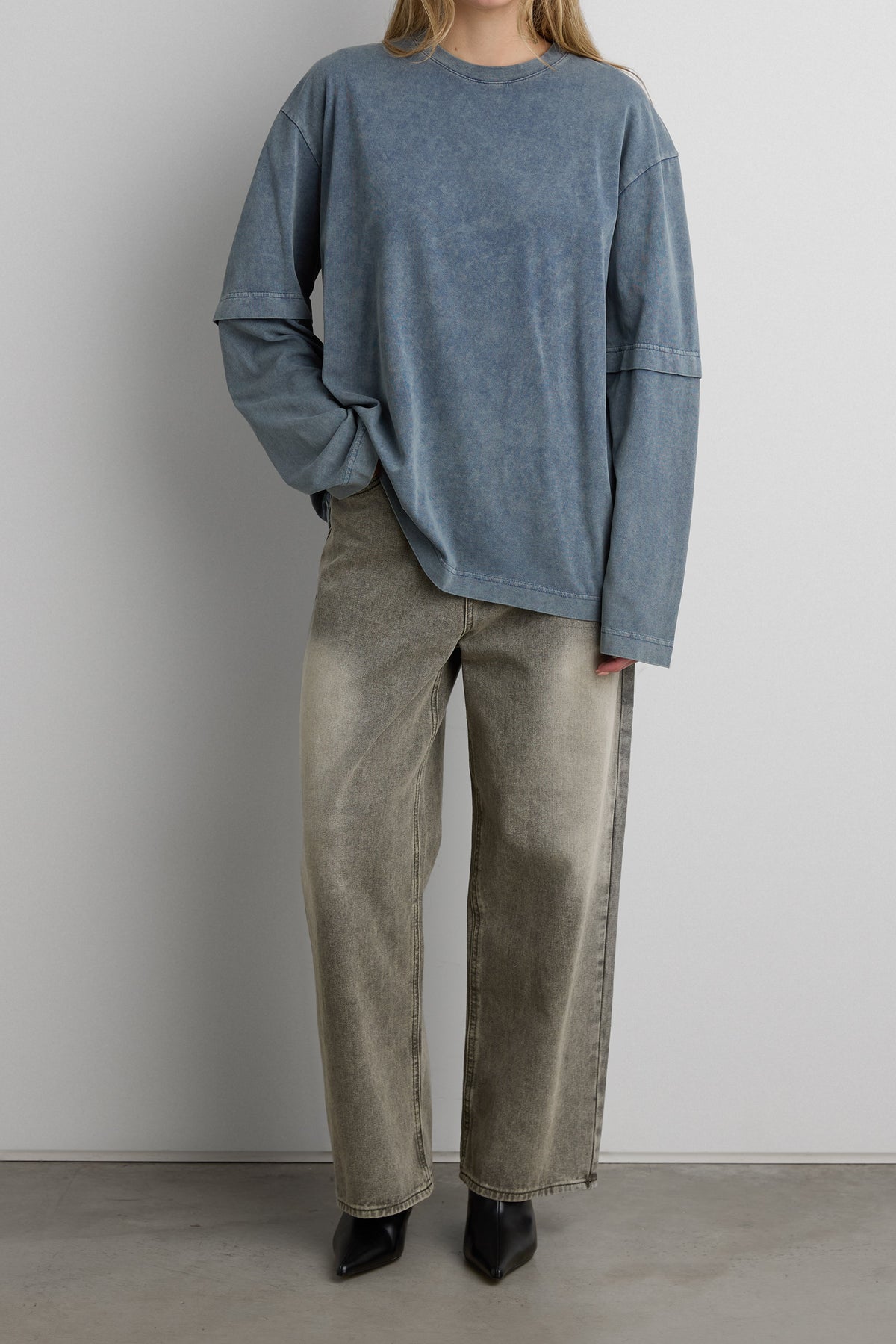 DOUBLE SLEEVE ACID WASH TEE