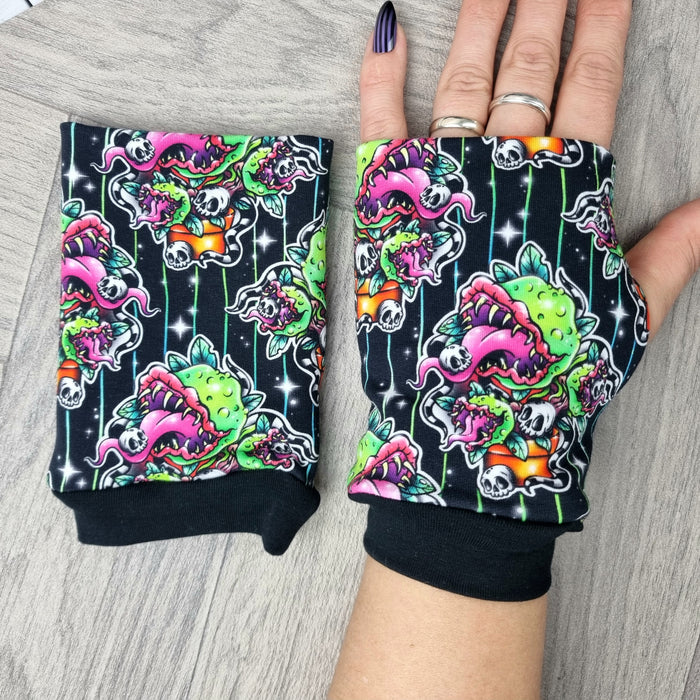Venus flytrap fingerless gloves