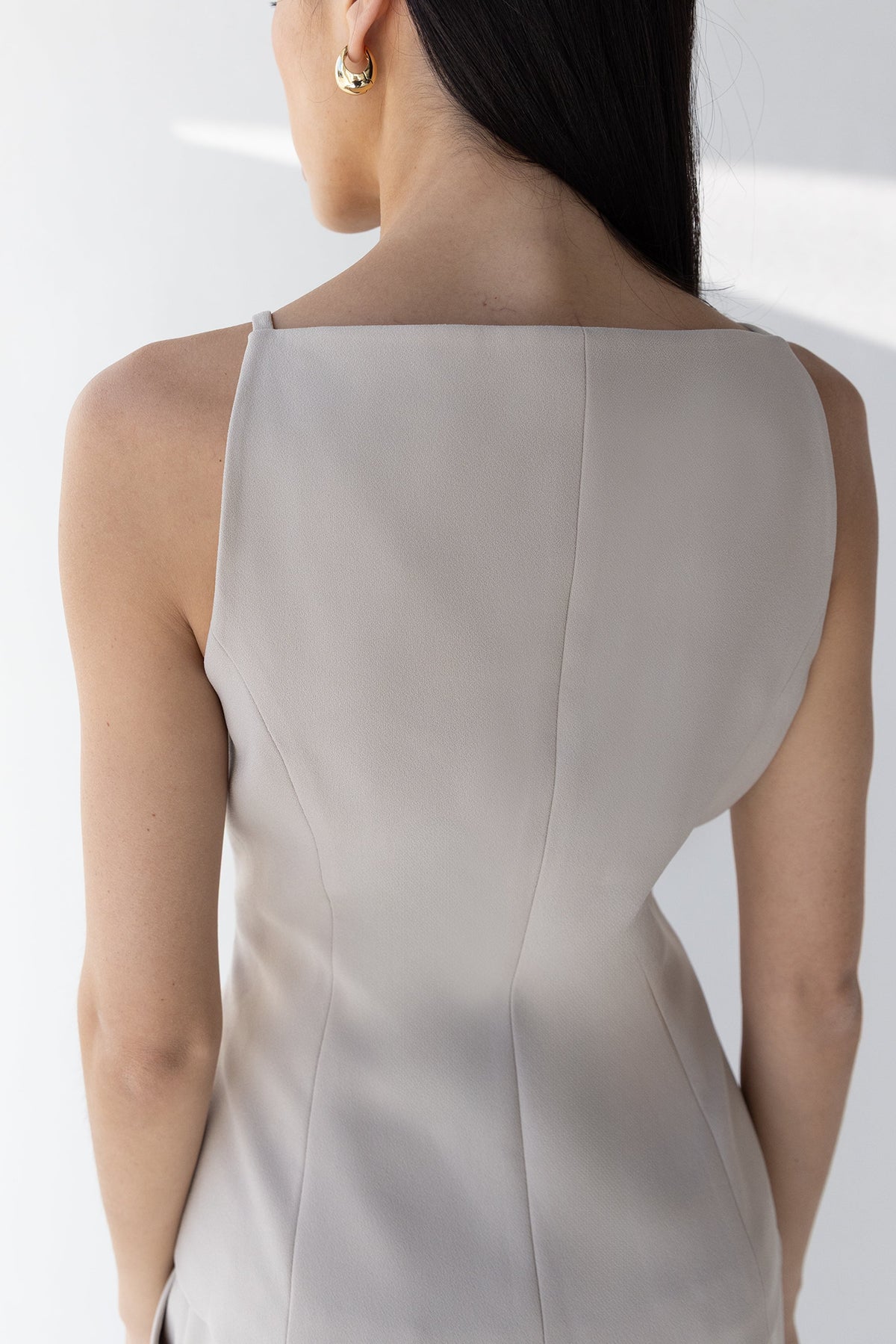 HIGH NECKLINE BUTTON VEST