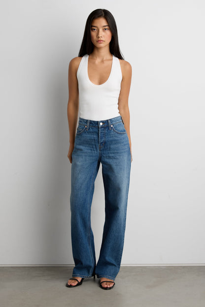 MID-RISE STRAIGHT LEG JEAN