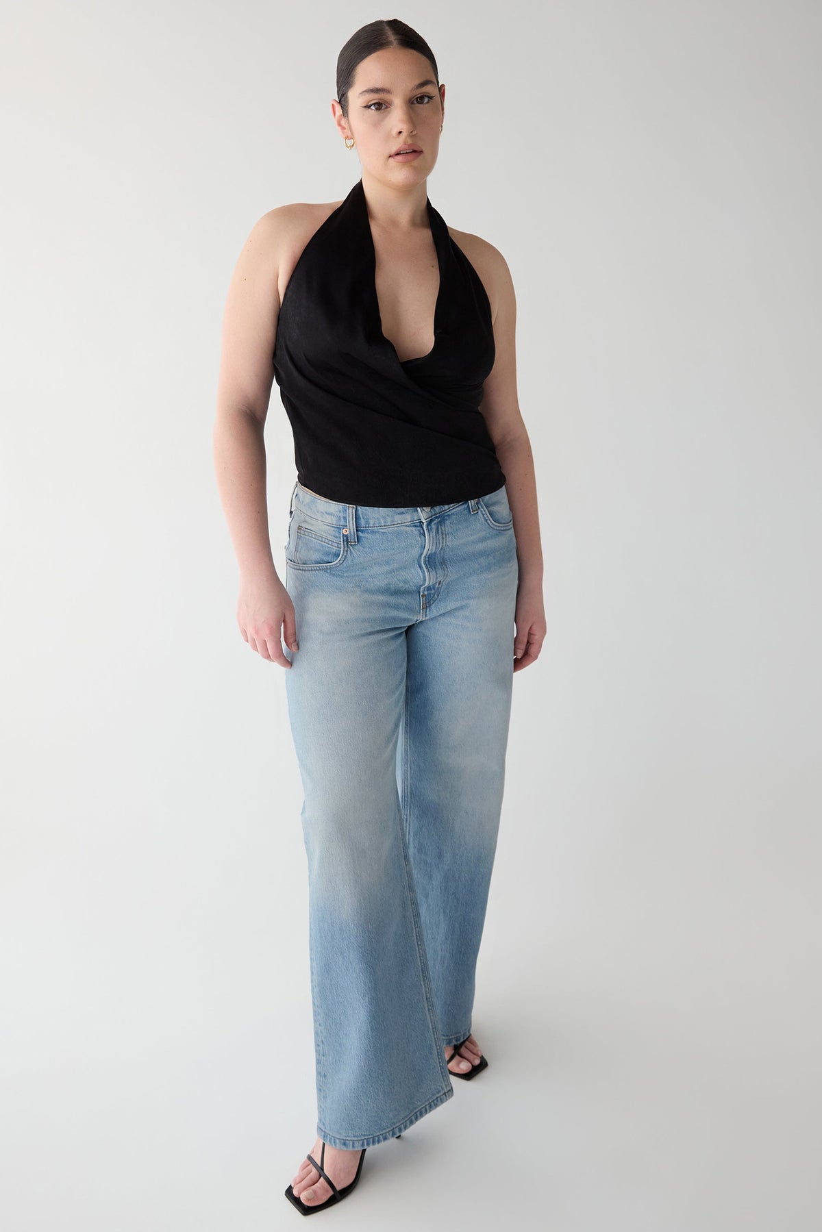 STRAIGHT LEG MID-RISE JEAN