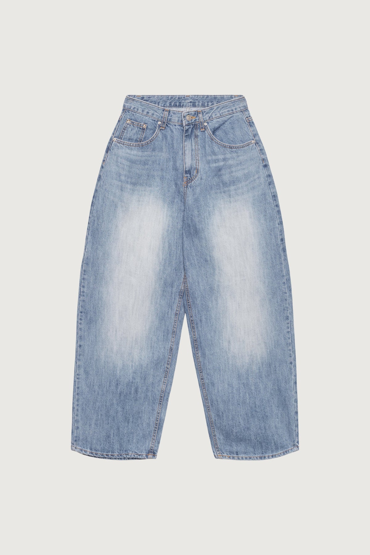 28" LENGTH LIGHT WASH CURVED LEG JEAN
