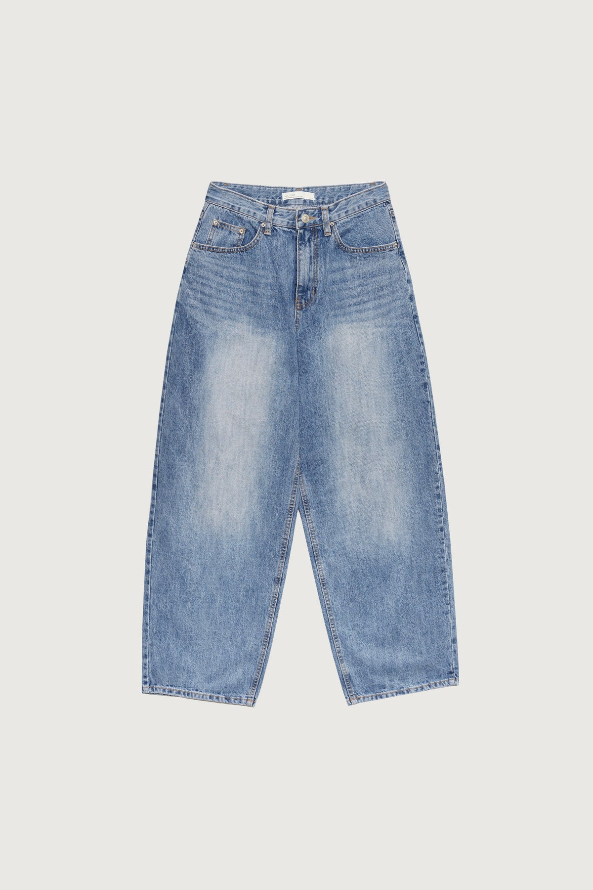 30" LENGTH LIGHT WASH CURVED LEG JEAN