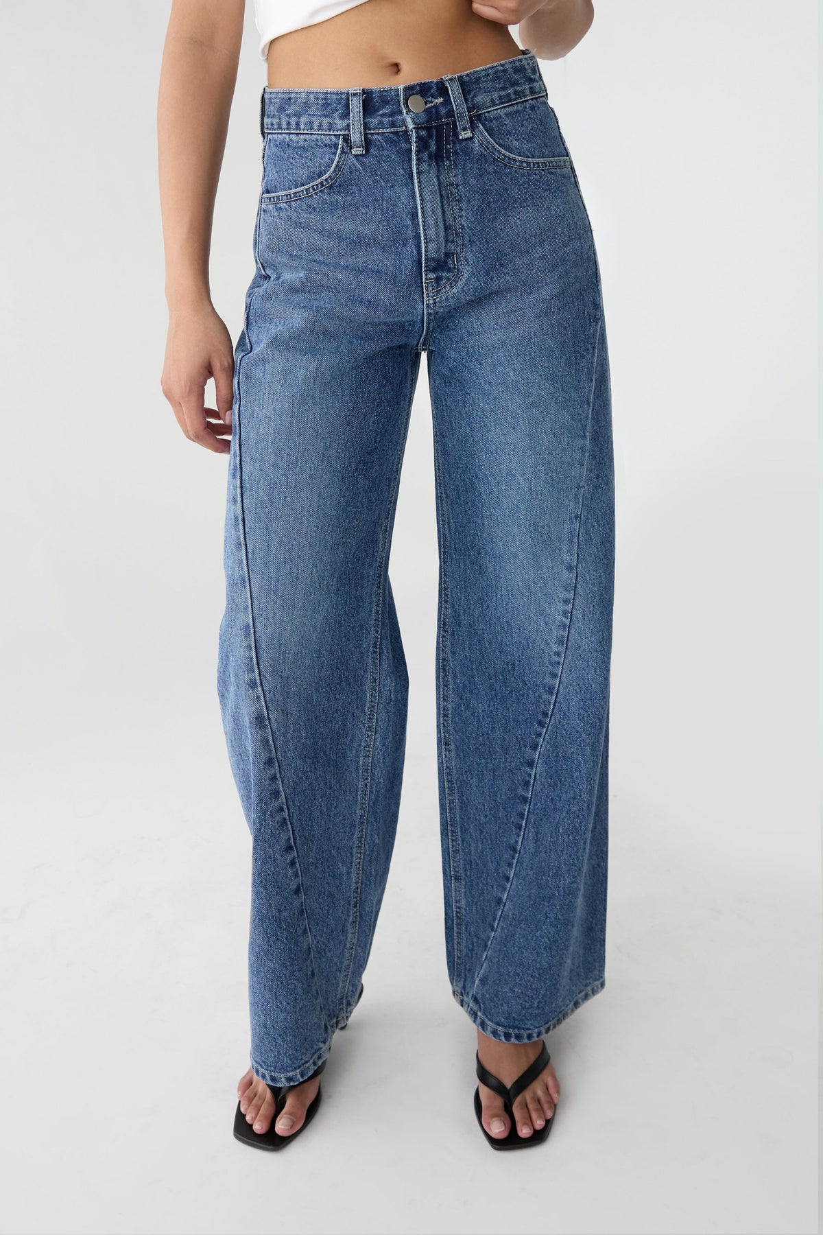 SEAM LINED STRAIGHT LEG JEAN