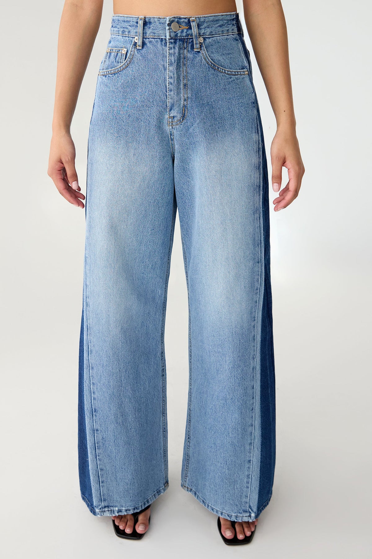 DUO TONE WASH STRAIGHT LEG DENIM JEAN