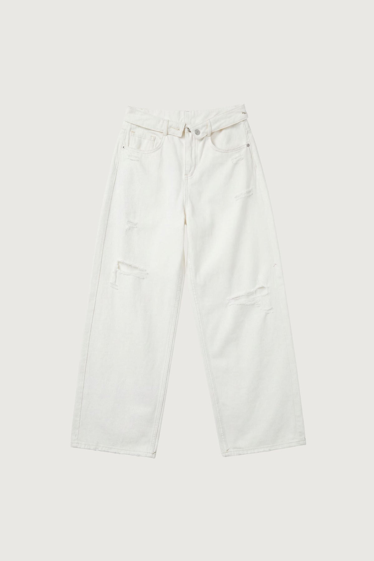 DISTRESSED STRAIGHT LEG JEAN