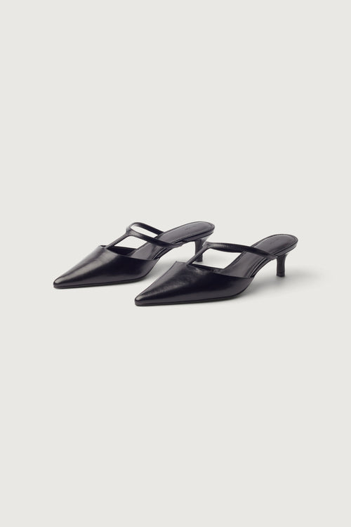 POINTED TOE STRAPPY HEEL