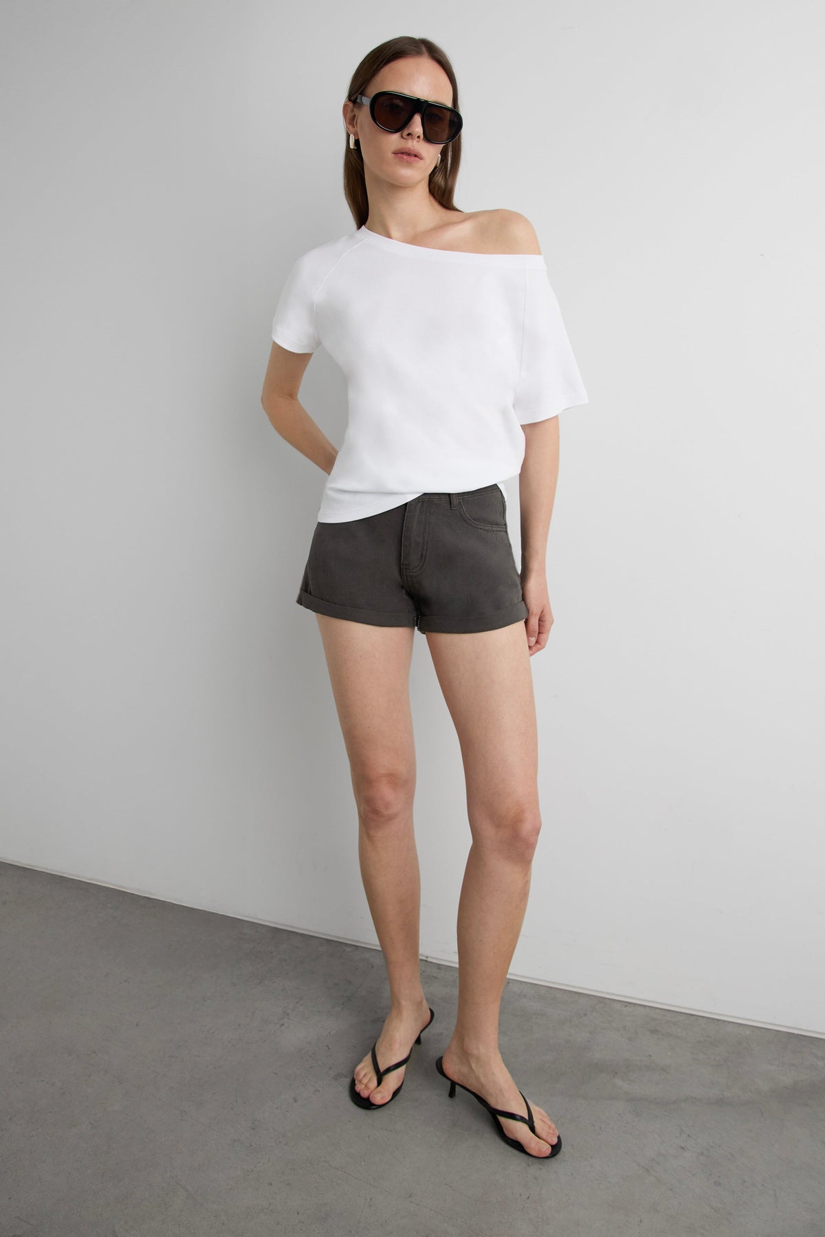 COTTON SHORT WITH CUFF DETAIL