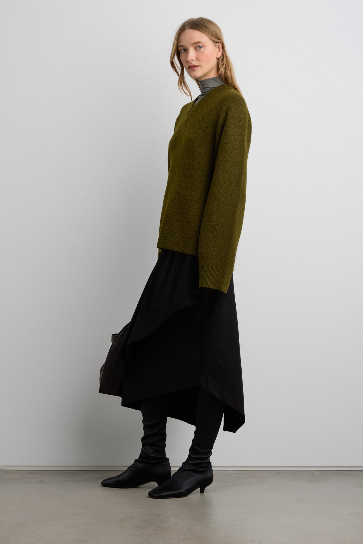 V-NECK SWEATER