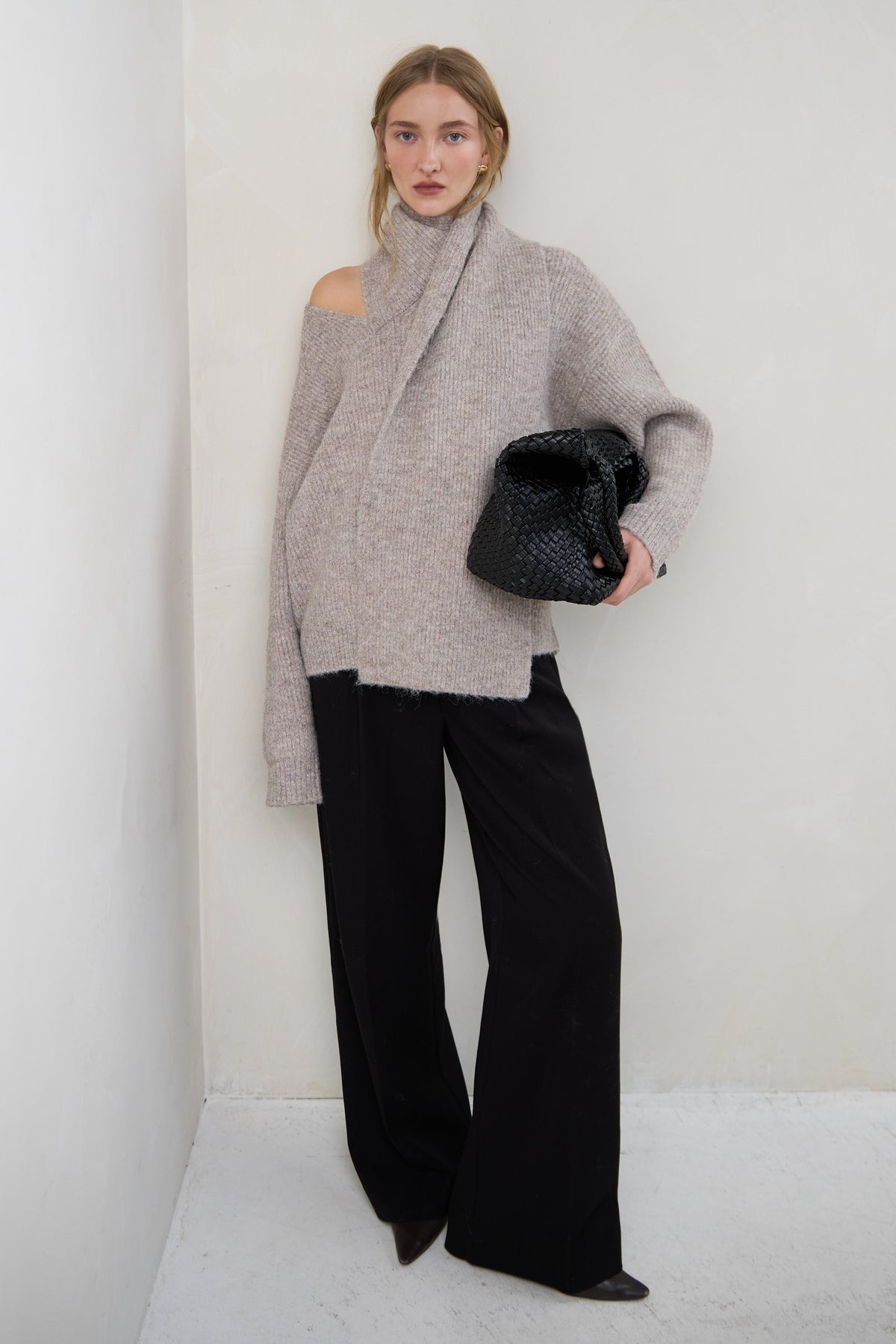 RIBBED SWEATER WITH SCARF