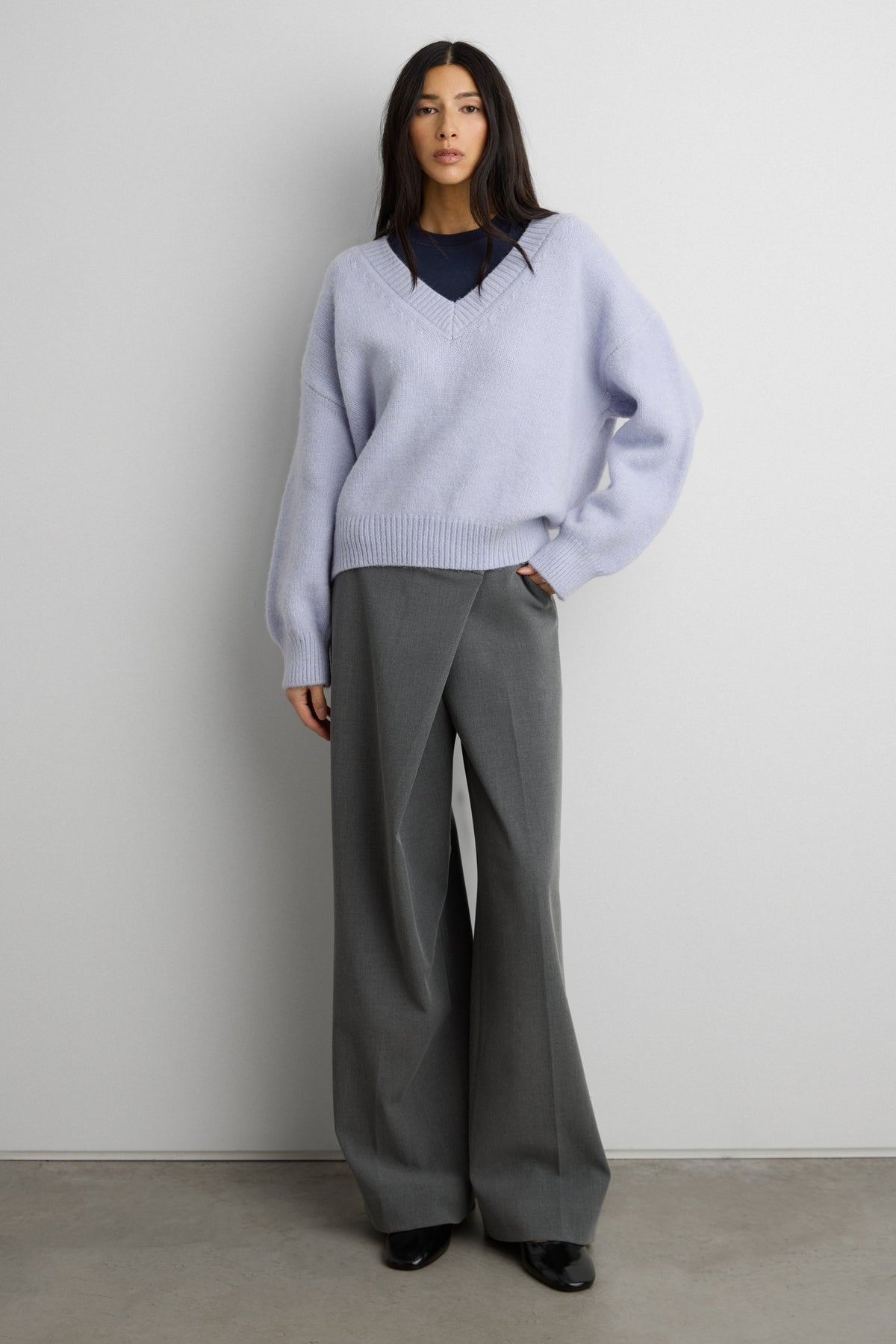RIBBED KNIT V-NECK SWEATER