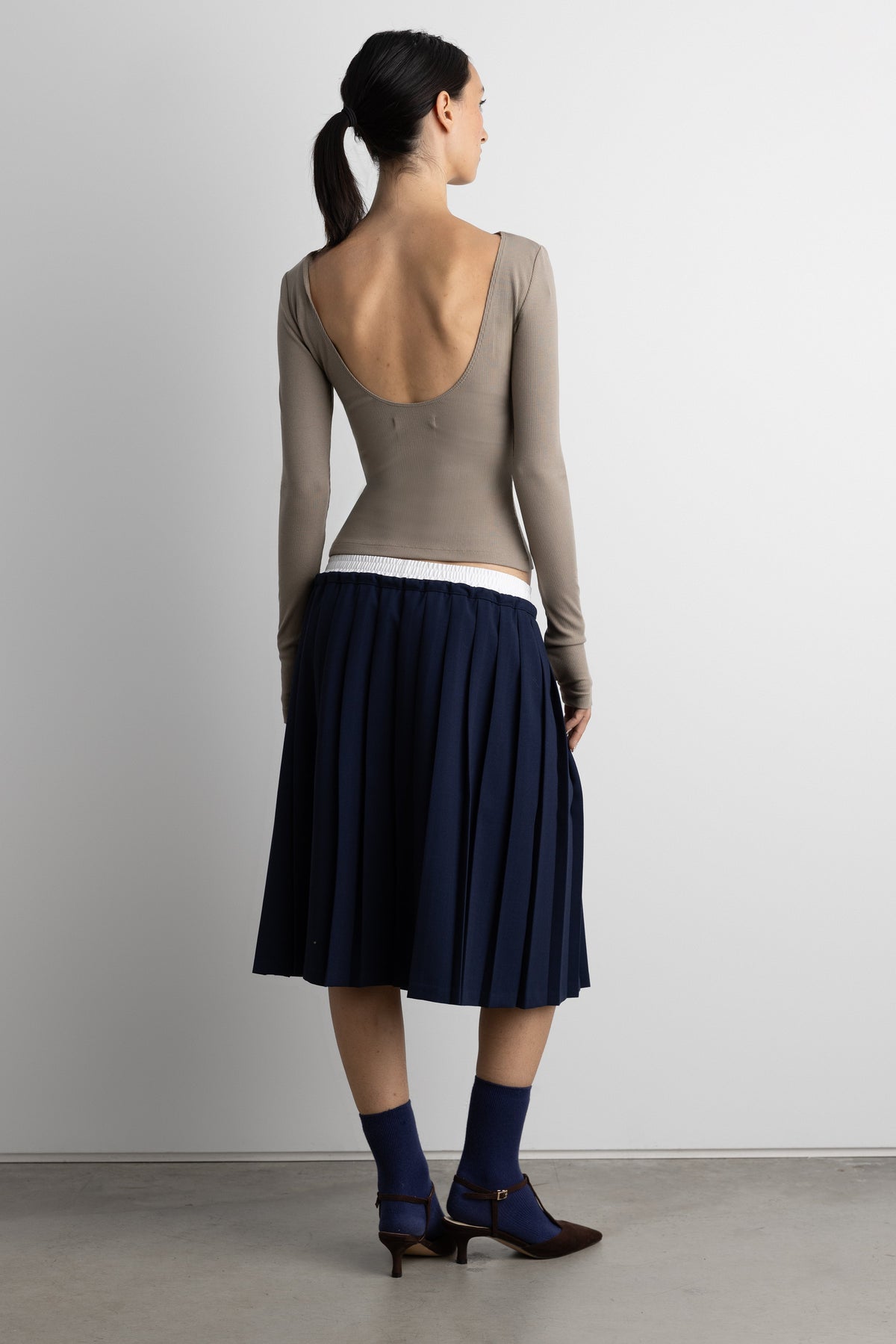 OPEN BACK LONG SLEEVE TOP