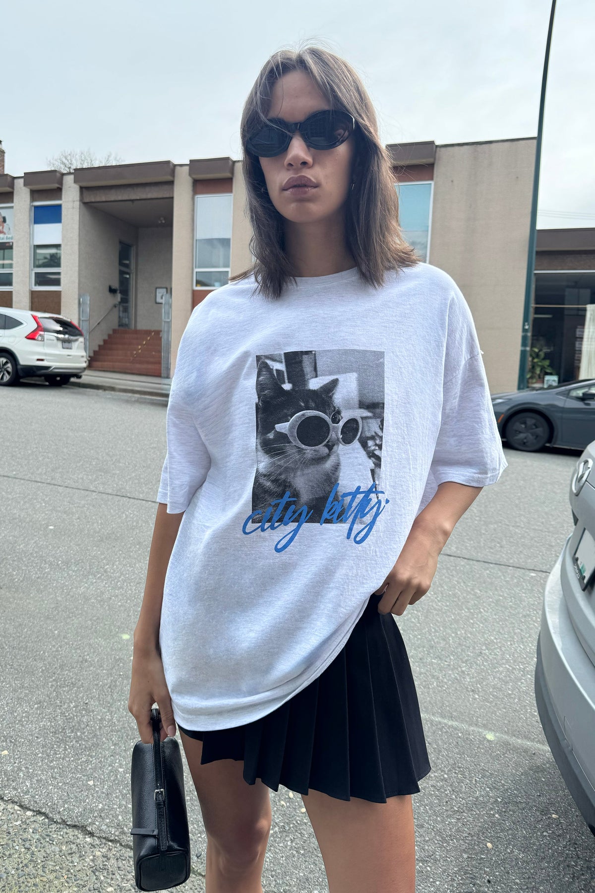 CITY KITTY GRAPHIC T-SHIRT