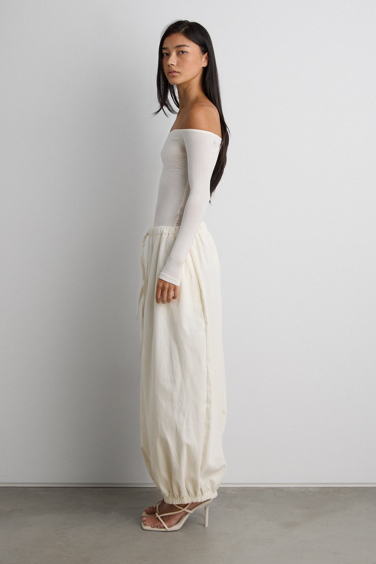 SHEER LIGHTWEIGHT OFF THE SHOULDER TOP