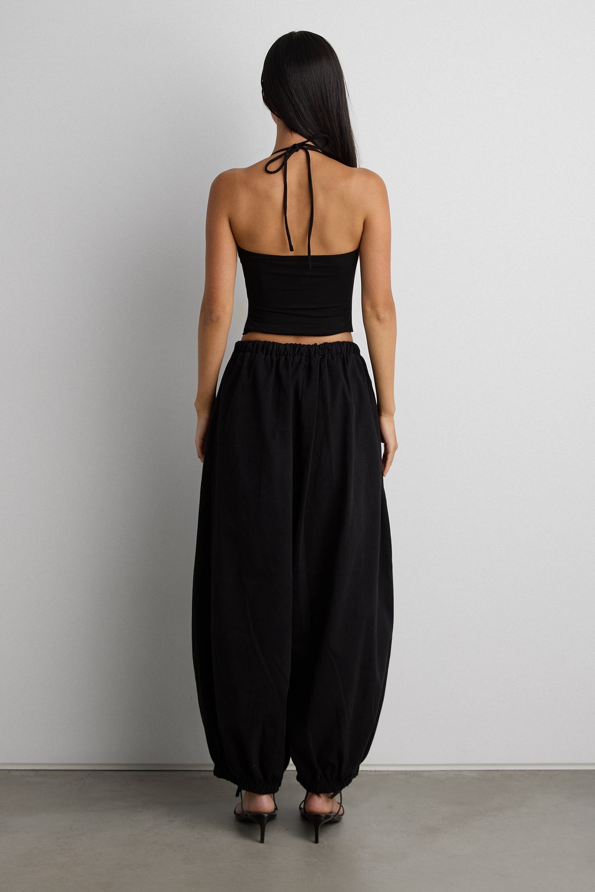SCOOP NECK HALTER TOP