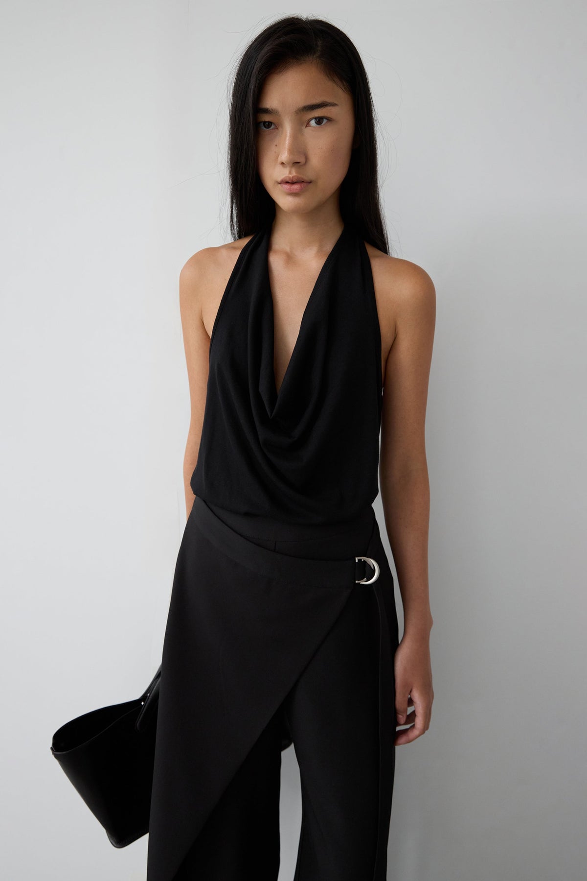 RAYON BLEND TIE NECK HALTER TOP