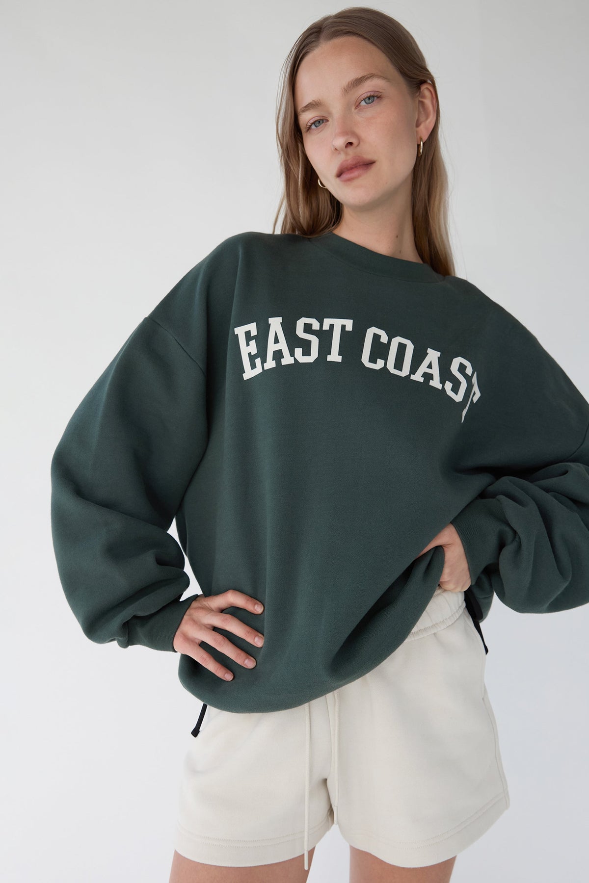 OVERSIZED GRAPHIC SWEATSHIRT