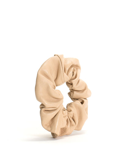 Sandie grand hair elastic Shiny lamb Vanilla cream - Anonymous Copenhagen