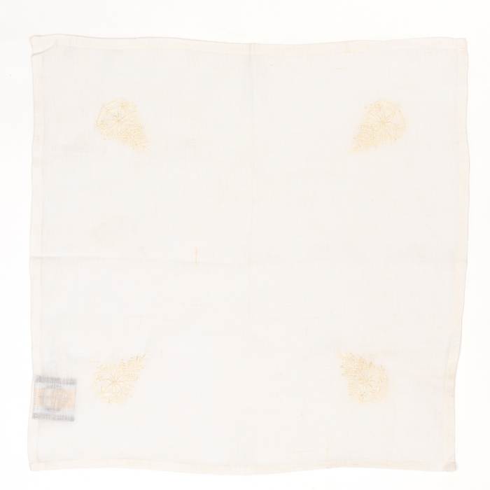 Sara Hand-Embroidered Napkins Set in Shell Linen