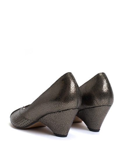 Tiffany triangle Crackled metallic goat Platinum - Anonymous Copenhagen